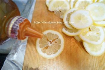 夏日健康减肥饮品-酿制新鲜柠檬蜂蜜茶的做法步骤3