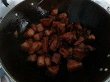 家里的红烧肉炖土豆的做法步骤3