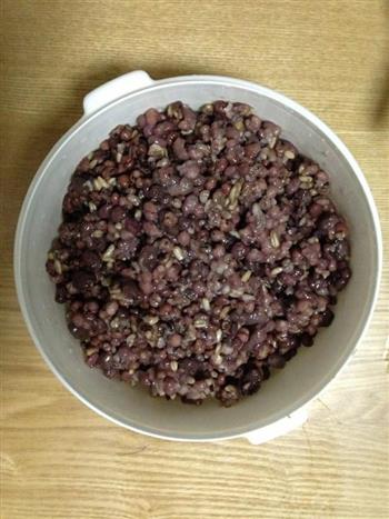红豆薏米杂粮饭的做法步骤2
