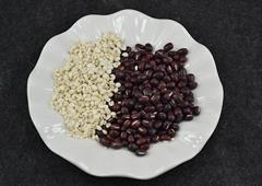 祛湿健脾-红豆薏米浆的做法图解1