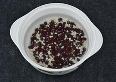 祛湿健脾-红豆薏米浆的做法图解2