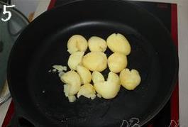 椒盐小土豆的做法步骤5