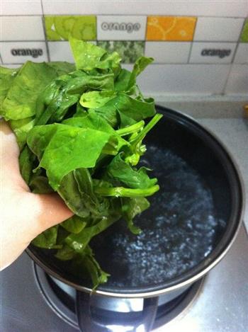 核桃海蜇拌菠菜的做法图解3