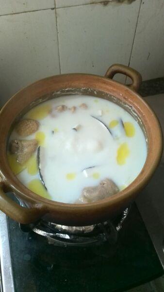 奶香椰子鸡汤的做法图解1