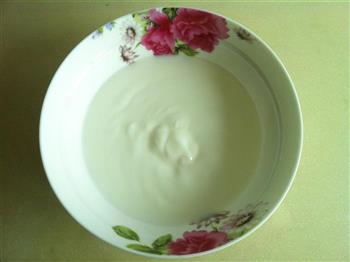 白森林酸奶蛋糕的做法步骤1