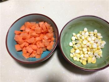 菠萝玉米鸡丁炒饭的做法步骤1