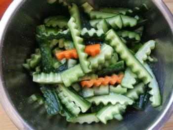 夏季清爽小菜腌黄瓜的做法步骤1