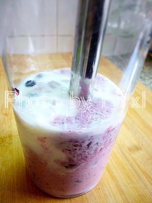 蓝莓酸奶冰沙的做法步骤3