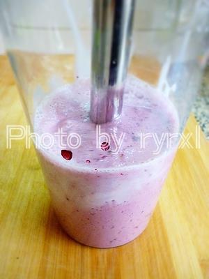 蓝莓酸奶冰沙的做法步骤4
