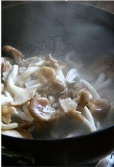 苋菜鲜蘑的做法步骤4