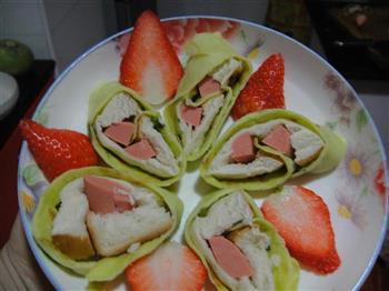 草莓陪菠菜面包卷的做法步骤3