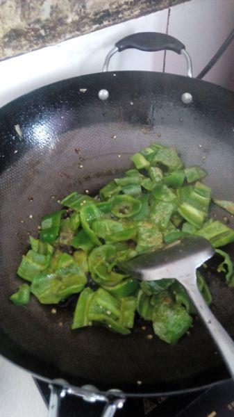 青椒回锅肉的做法图解6