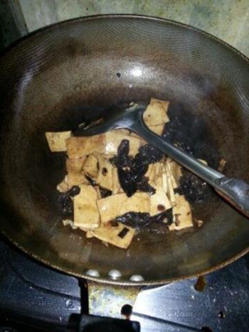 酱烧木耳千叶豆腐的做法步骤5