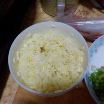 培根泡菜蛋炒饭的做法步骤2