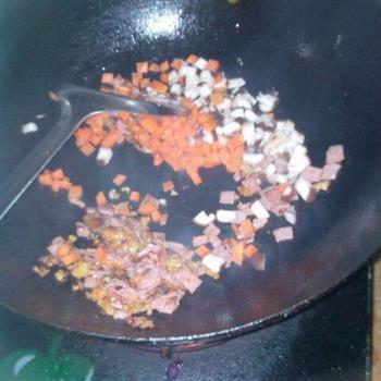 培根泡菜蛋炒饭的做法步骤5