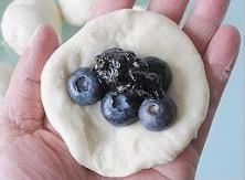 爆浆蓝莓酸奶面包的做法步骤6
