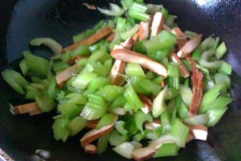 芹菜炒豆干的做法步骤5