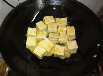 菠萝咕噜豆腐的做法步骤4