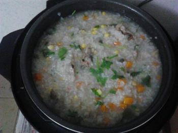 塘角鱼瘦肉玉米胡萝卜粥的做法步骤7