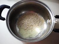 牛奶鸡蛋燕麦粥的做法步骤2