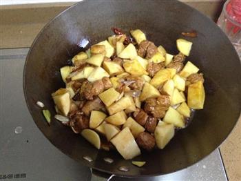 超随意的土豆炖肉的做法步骤4
