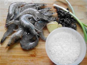 木耳鲜虾粥的做法步骤1