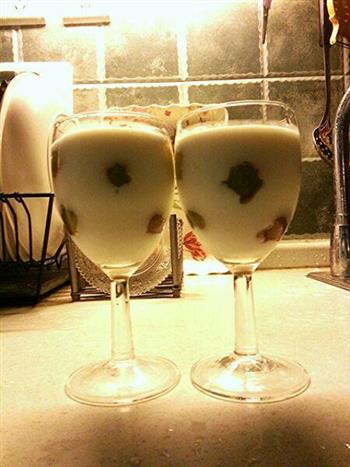 水晶葡萄酸奶的做法步骤2