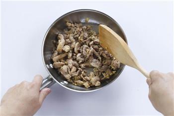 鲜茶树菇爆炒鸭肉的做法图解2