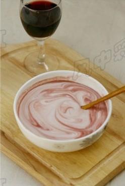 红酒酸奶饮的做法图解3