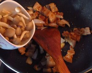黑豆系列-黑豆腐泡菜锅的做法步骤4