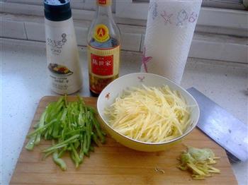 食心实意-尖椒土豆丝的做法步骤1