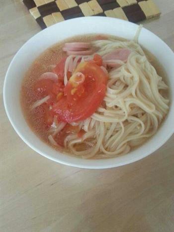 西红柿热汤面的做法图解1