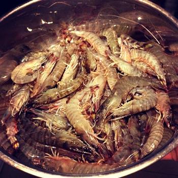 下雨天的晚餐-基围虾两吃1 白灼基围虾的做法步骤2