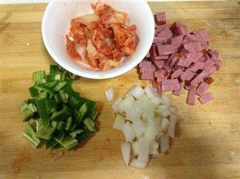 辣白菜火腿炒饭的做法步骤2