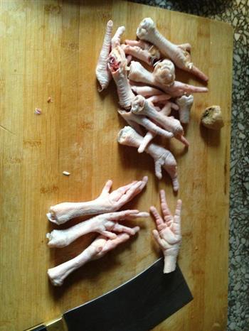 桂式卤鸡爪的做法步骤1