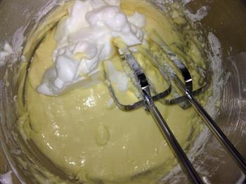 酸奶杏仁蛋糕的做法步骤2
