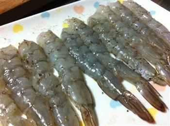 日式炸虾的做法步骤1
