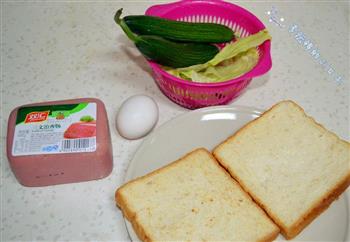 孕妇的豪华早餐-火腿鸡蛋三明治的做法步骤1