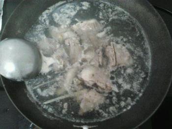 排骨玉米汤    电饭锅版的做法步骤1