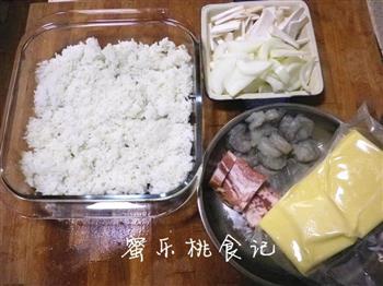 剩米饭的华丽变身-虾仁培根焗饭的做法图解1