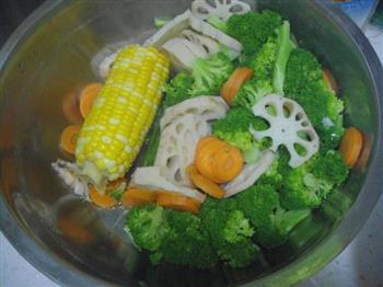金枪鱼蔬菜沙拉的做法步骤4