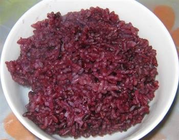 紫米饭团的做法步骤1