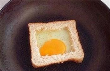 鸡蛋三明治的做法步骤1