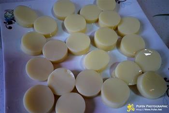 黄油玉子豆腐扣菇片的做法步骤2
