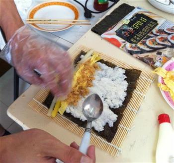 芝士鳕鱼肉松寿司的做法图解2
