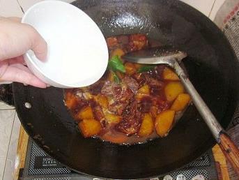 番茄土豆焖排骨的做法步骤8