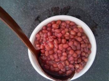 红豆牛奶水果西米露的做法步骤1