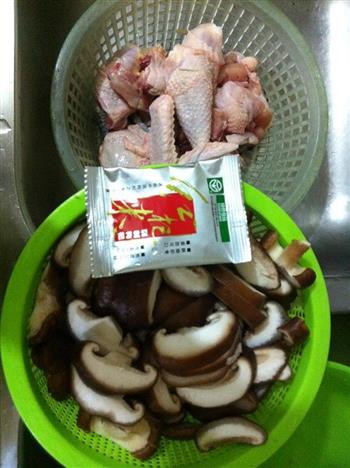 美容养颜-香菇鸡汤的做法步骤1