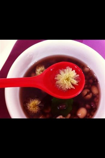 莲子薏米红豆汤的做法步骤2