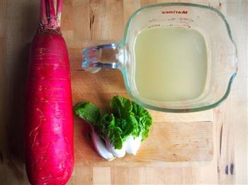 高汤浸有机萝卜的做法步骤1